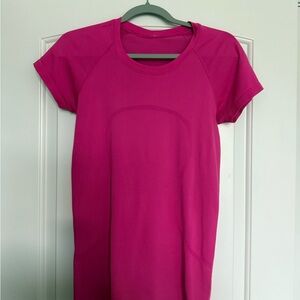 Lululemon Athletica Fuchsia Short Sleeve Tee